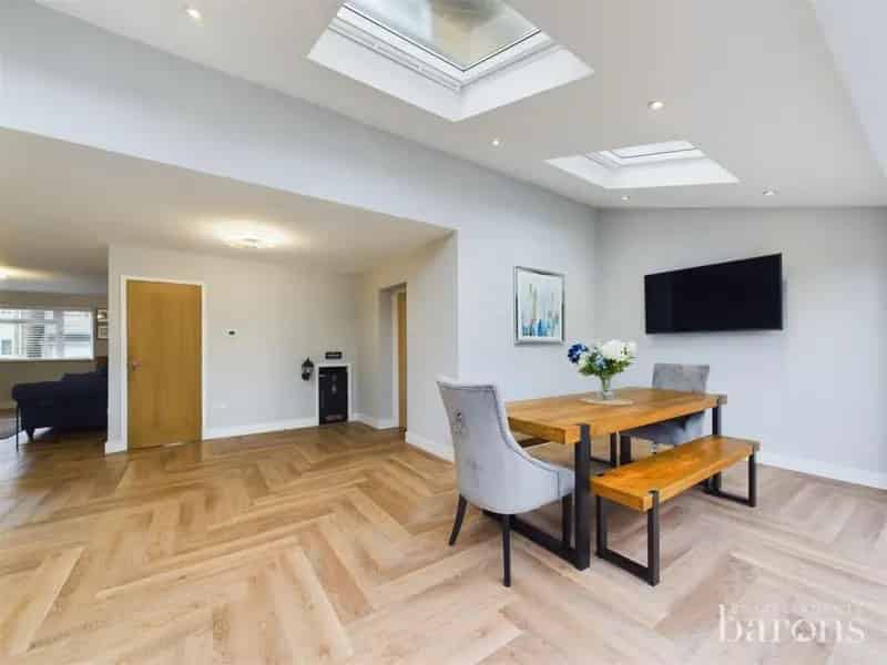 4 Bedroom Detached House for Sale in Kempshott