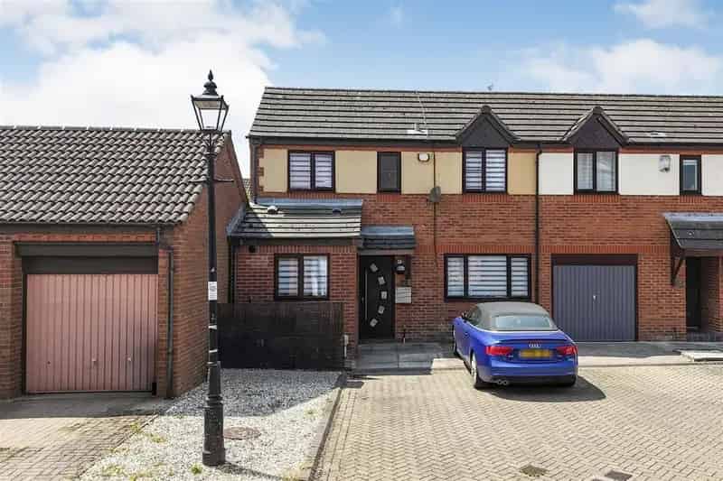 2 Bedroom End of Terrace House For Sale