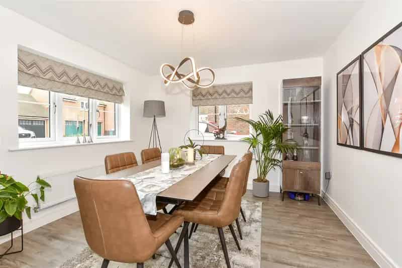 4 Bedroom Detached House for Sale Near Marden Train Station
