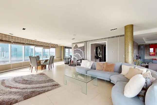 Flat for sale in Fairmont Avenue, Canary Wharf E14