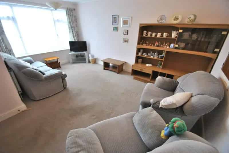 2 bed flat for sale