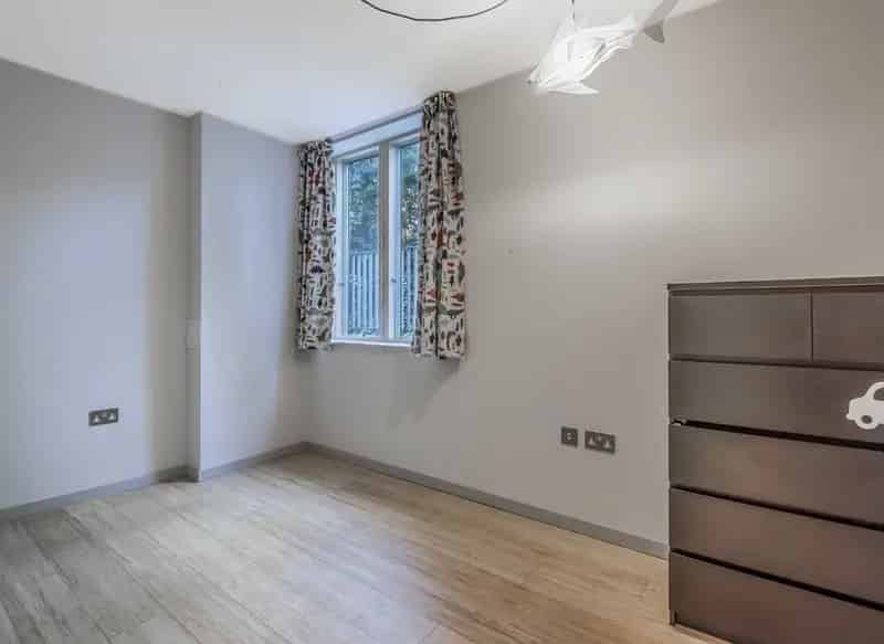 Two Double Bedroom Apartment Gated Development Modern Kitchen