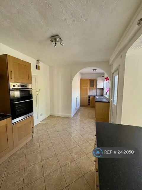 4 Bedroom Detached House Prime Location Family Home