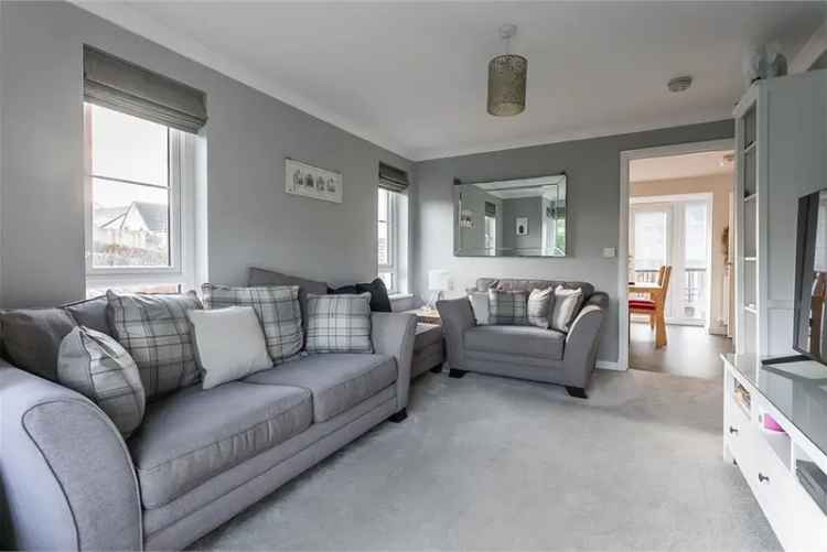 3 Bed House - Detached with 1 Reception Room