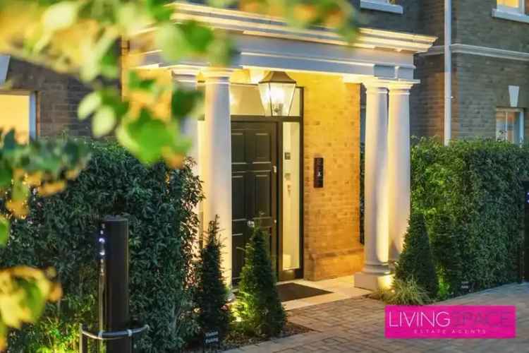 2 Bedroom Flat for Sale in Hadley Wood