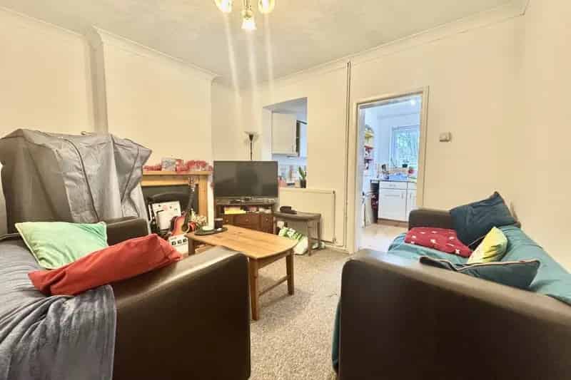 3 Bedroom House with Garden and Off-Road Parking