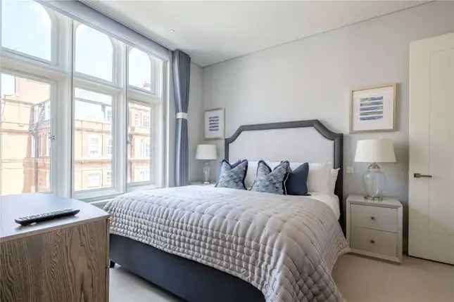 Flat to rent in Green Street, Mayfair, London W1K