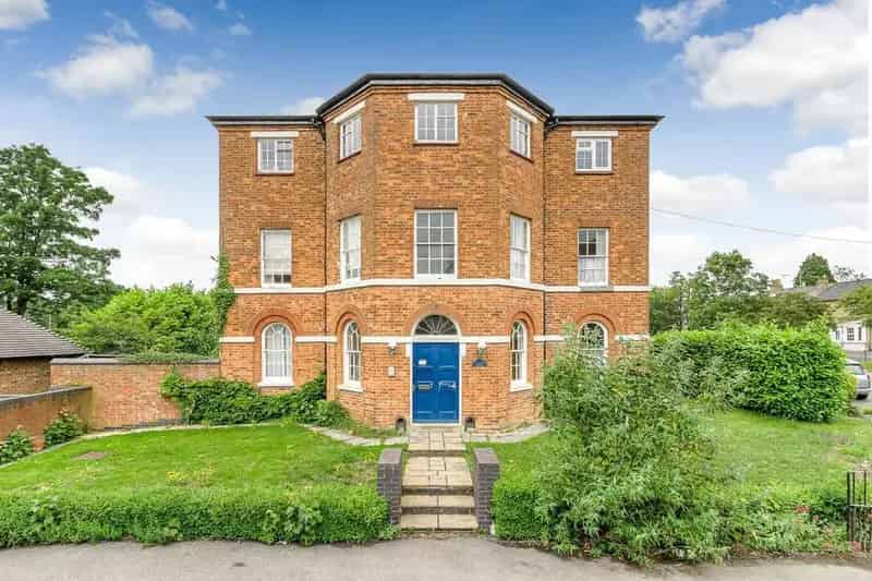 3 Bedroom Duplex Apartment Winslow - Private Garden Parking Garage