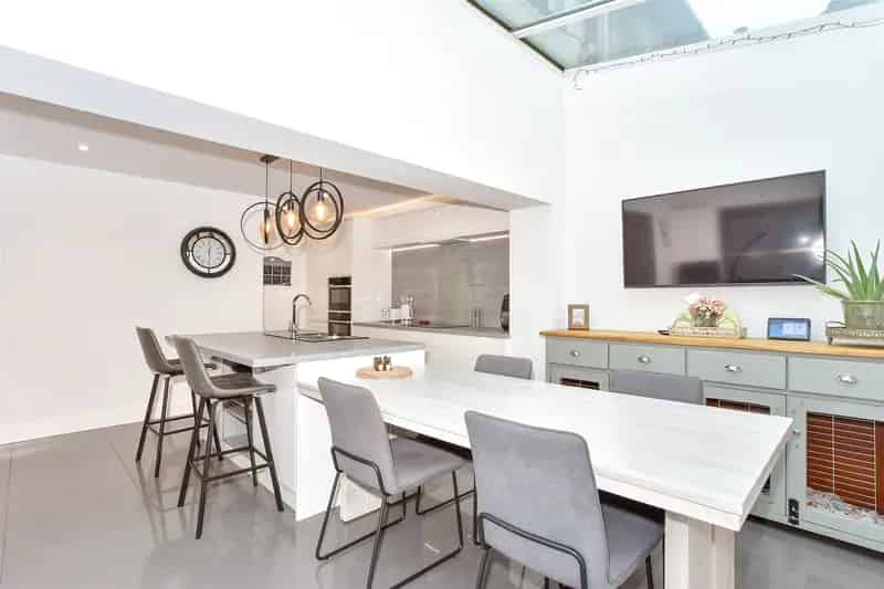 4 bedroom semi-detached house for sale
