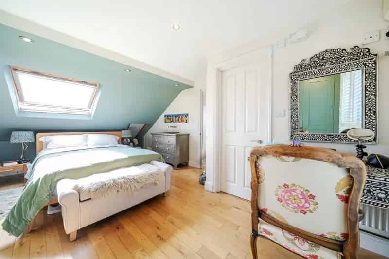 Three-Double Bedroom Victorian House Near Pelham Primary School