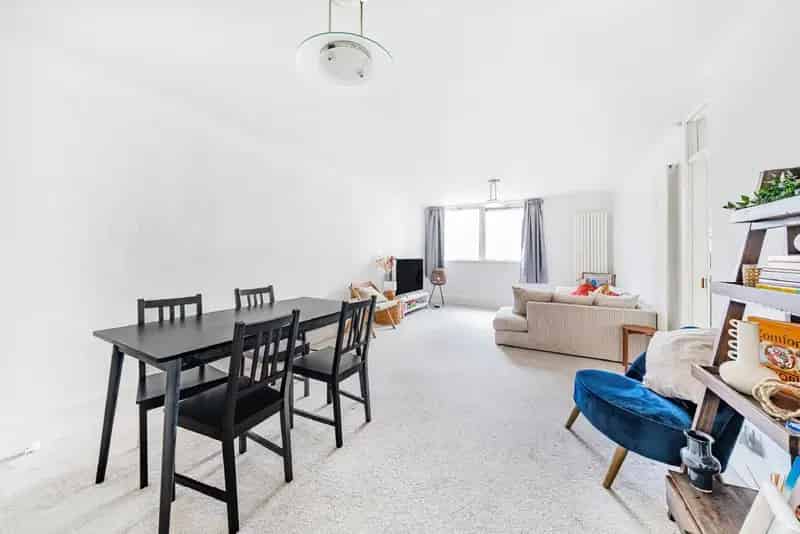River Thames Apartment 2 Beds 2 Baths 1000 sq ft Private Parking