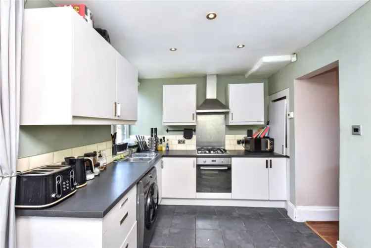 2 Bed Semi-Detached House with Garage and Parking