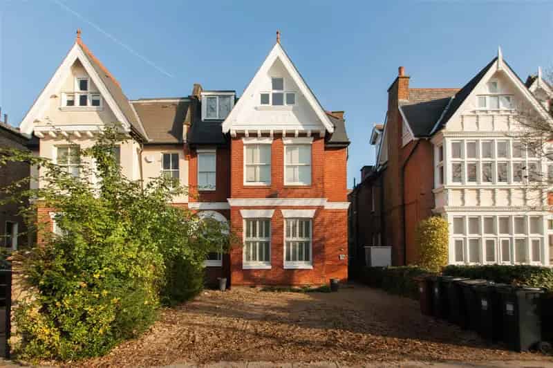 2 Bedroom Flat House to Rent in Chiswick Grove Park