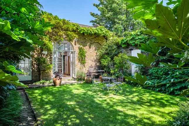 Semi-Detached House for Sale in De Beauvoir N1