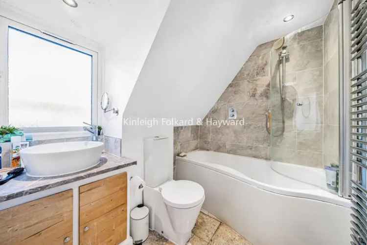 Bright 2-Bed Flat 650 Sq Ft Excellent Condition Dual Aspect Living Area