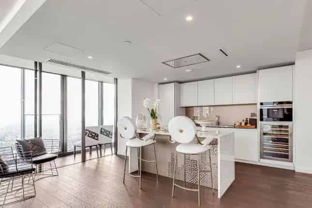 Luxury 2-Bedroom Apartment with Winter Garden and Oval Views