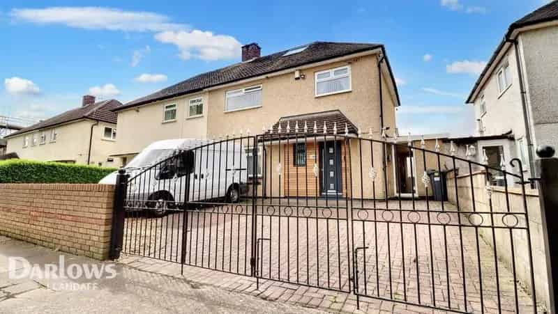3 Bedroom Semi-Detached House for Sale