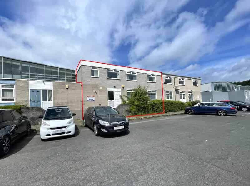 4047 sq ft Industrial Unit with Two Storey Office