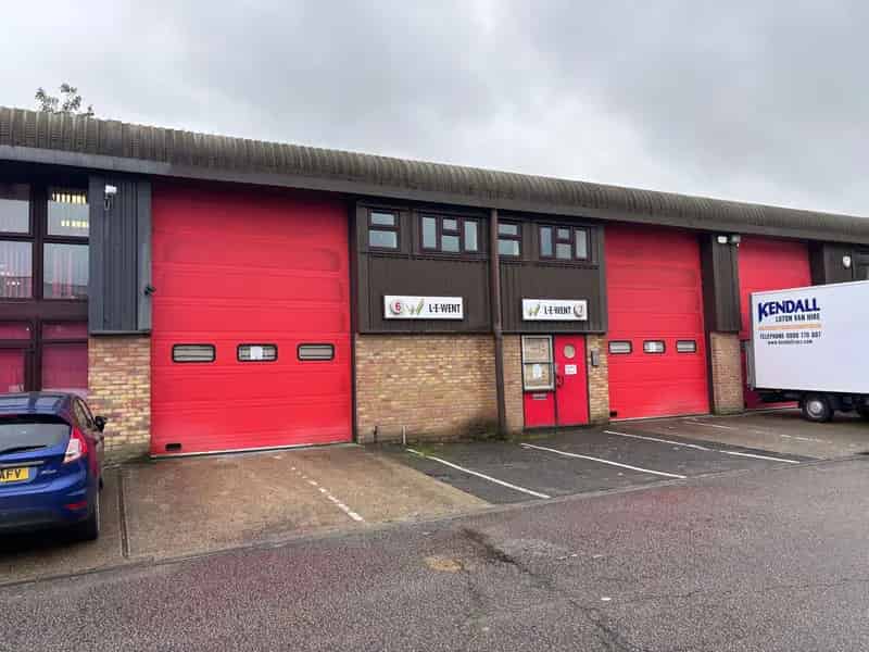 Industrial Unit For Sale 8 Parking Spaces Three Phase Electricity
