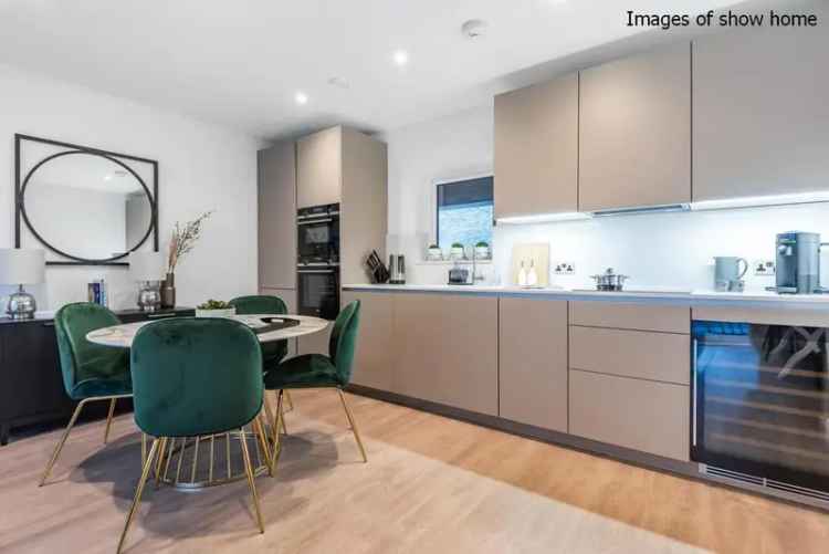 Flat For Sale in London, England