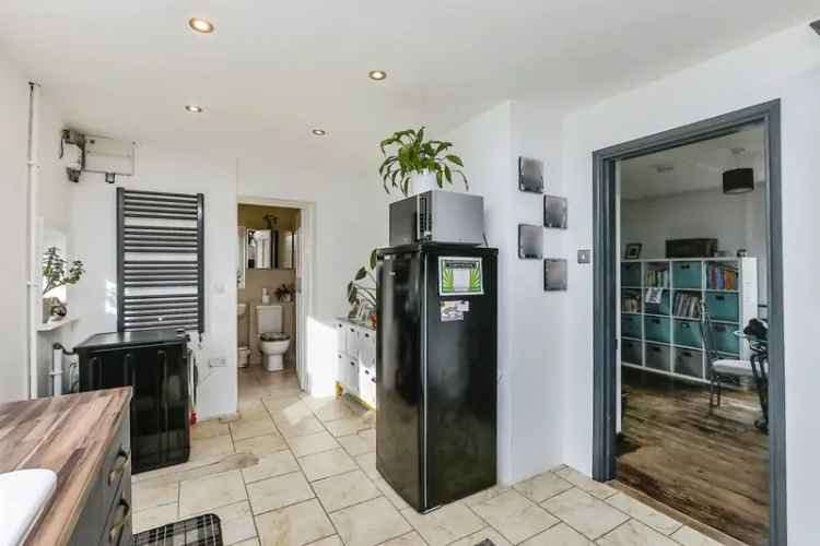 Spacious 3-bed Semi-Detached Home in Holme Hale