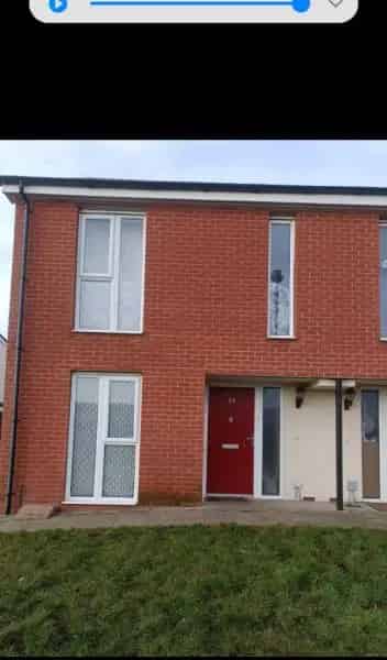 2 Double Bedroom House Enclosed Garden Own Drive Cheap to Run