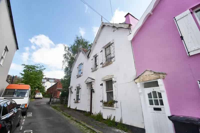 6 Bedroom Semi-Detached House for Sale Bristol Cash Buyers Only Auction