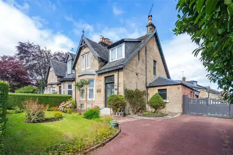 4 Bedroom Semi-Detached House for Sale in Glasgow