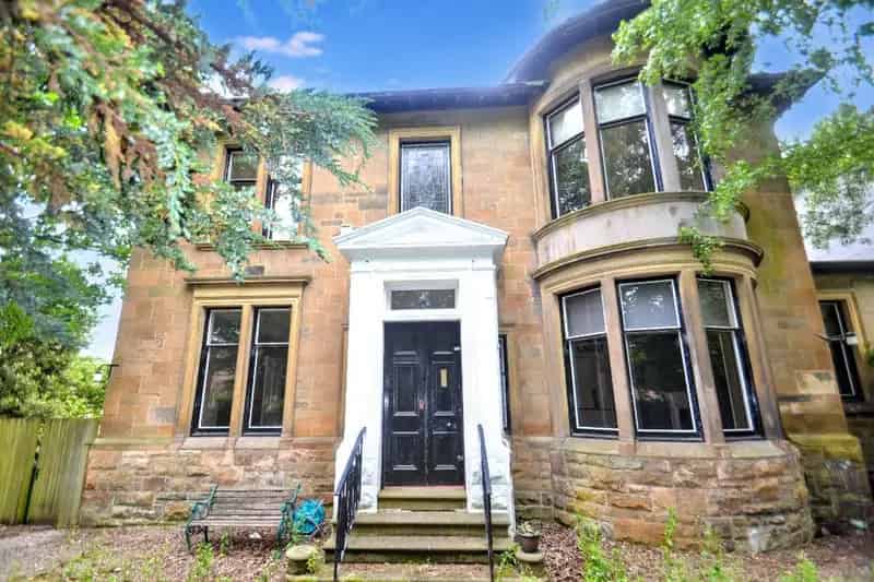 5 Bedroom Link Detached House for Sale