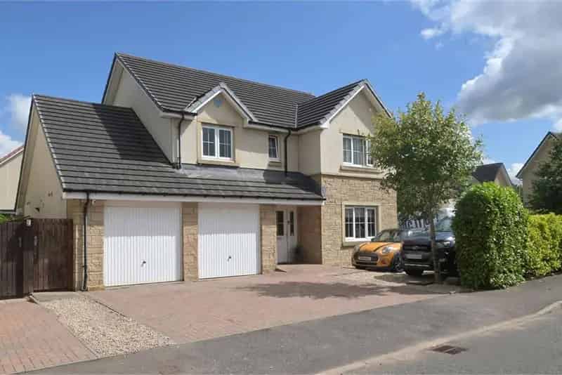 4 Bed Detached House with 2 Reception Rooms