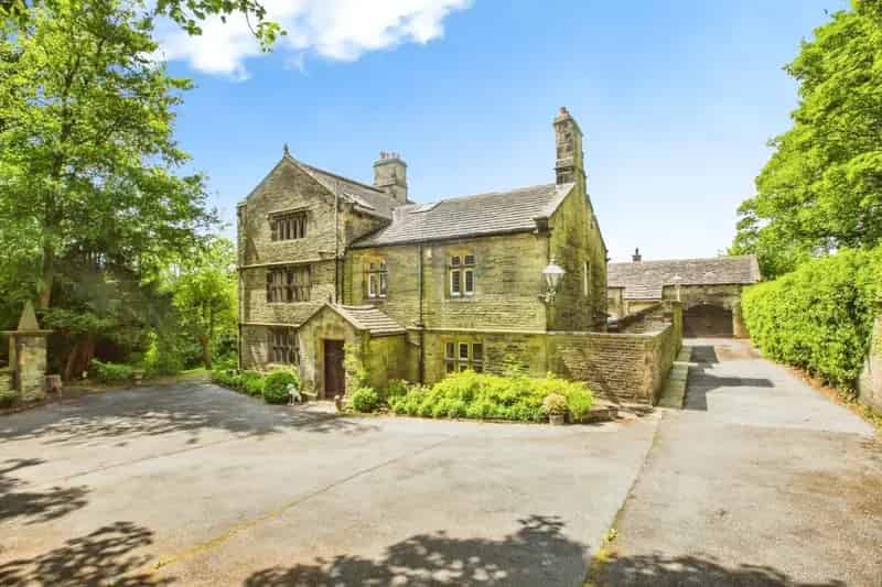 7 Bedroom Grade II Listed Manor House For Sale