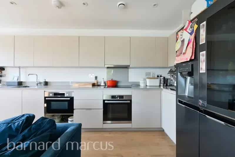 Three Bedroom Apartment Near Denmark Hill Camberwell