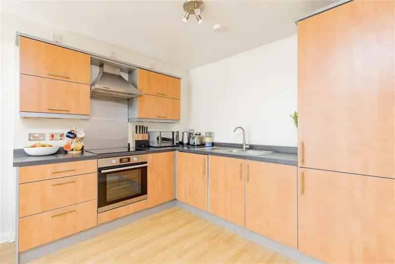 2 Bed Flat Easter Road Edinburgh South Facing Balcony