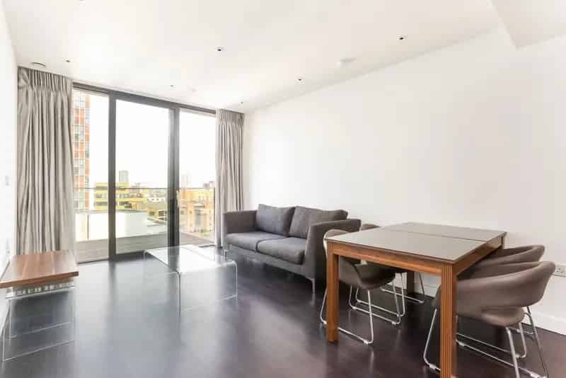 2 Bedroom Apartment Near City of London
