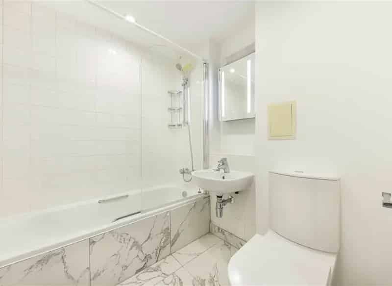 Refurbished One Bedroom Flat Modern Kitchen Open Plan Reception