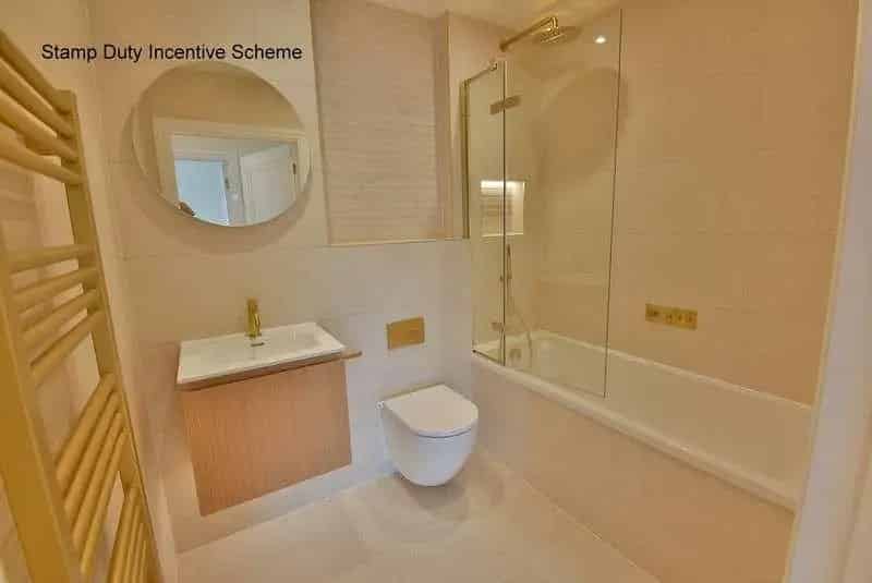 2 Bed Flat for Sale - Superb Apartment with Balcony and Parking