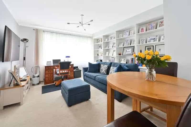2 bed flat for sale