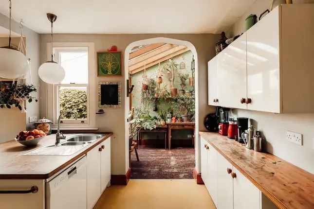 Five Bedroom Victorian House in St Andrews Bristol