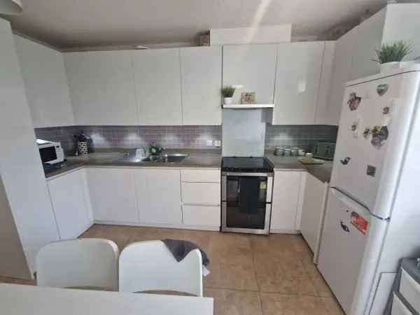 2 Bed Olympic Park Apartment  Large Balcony Communal Gardens