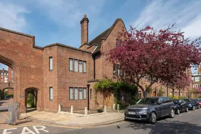 4 Bedroom Terraced House for Sale in Chelsea SW3