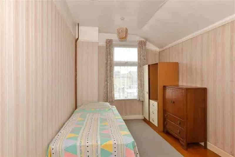 3 Bed Terraced House For Sale Near High Street