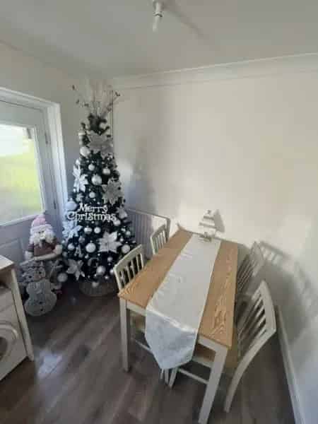 3 Bed Semi Detached House Non Estate Garden