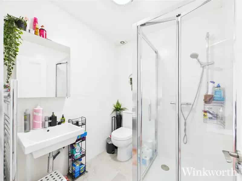 2 Bedroom Garden Flat Ealing Common London