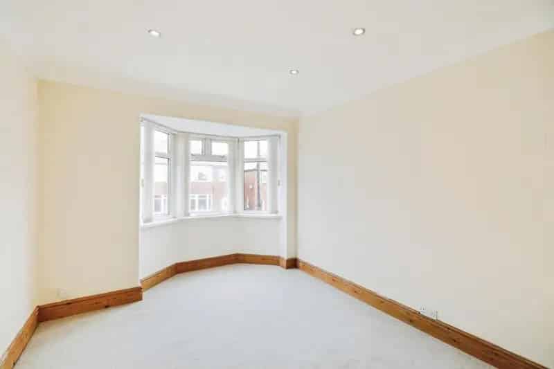 3 Bed Semi Detached House For Sale No Onward Chain
