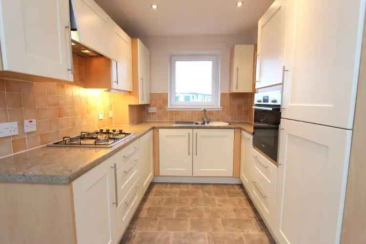 2 Bedroom Flat House to Rent Near The Shore