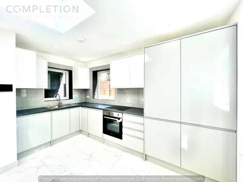 2 Bedroom Semi-Detached House for Rent Wood Green