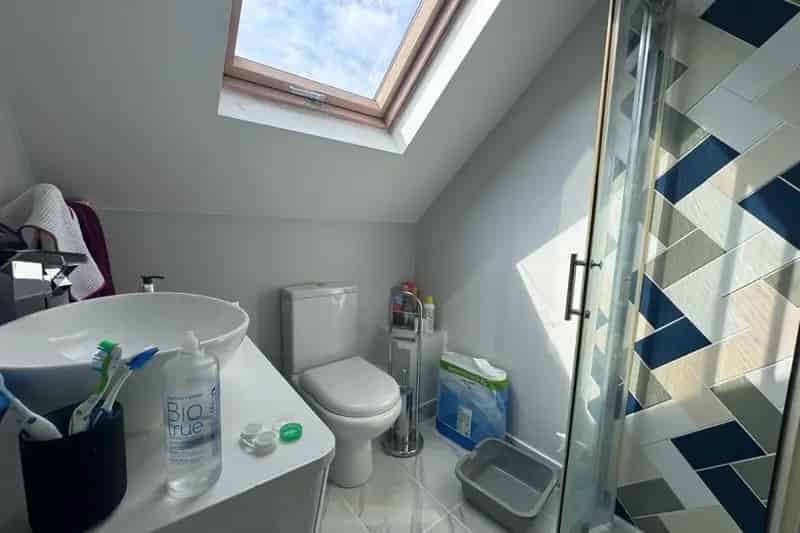 Two Bedroom Maisonette Near Town Centre Available May 2025