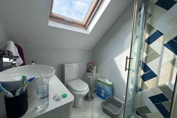 Two Bedroom Maisonette Near Town Centre Available May 2025