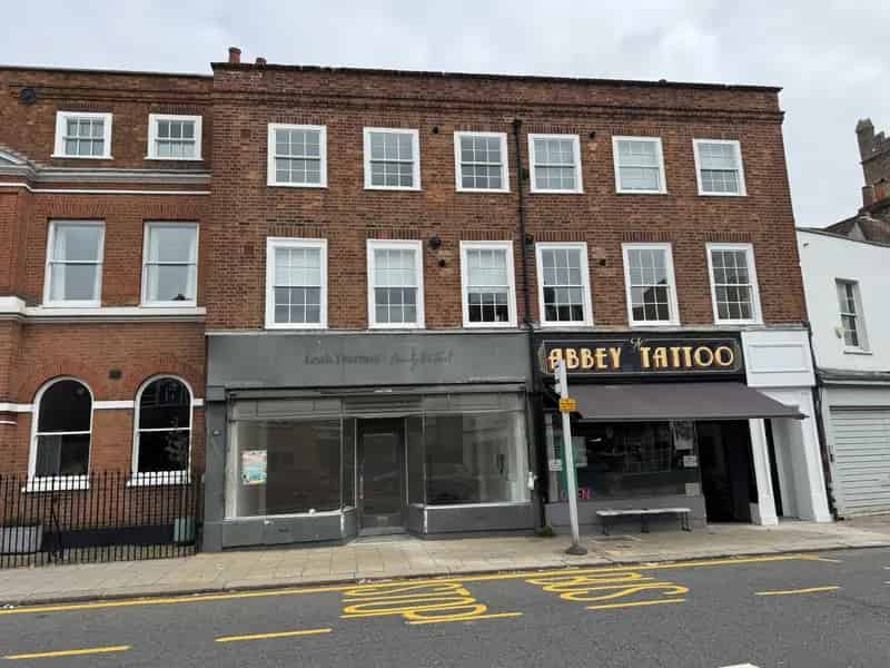 Commercial property For Rent , Borough of Runnymede, England