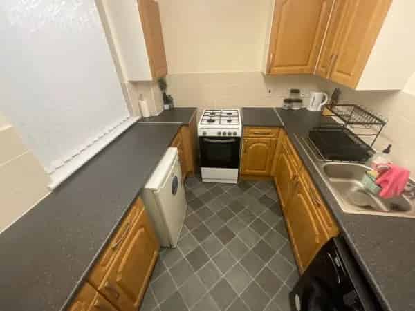 Spacious Ground Floor Flat with Private Garden Near Amenities